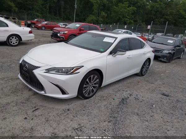 58ADZ1B18MU109702 2021 LEXUS ES - Image 2