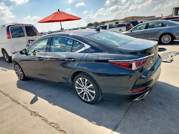 58ADZ1B18MU110283 2021 LEXUS ES - Image 2