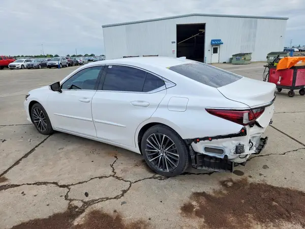 58ADZ1B18NU115761 2022 LEXUS ES - Image 2