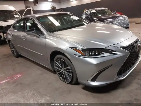 58ADZ1B18NU121365 2022 LEXUS ES - Image 1