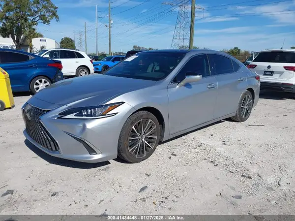 58ADZ1B18NU121477 2022 LEXUS ES - Image 2