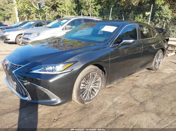 58ADZ1B18NU135475 2022 LEXUS ES - Image 2