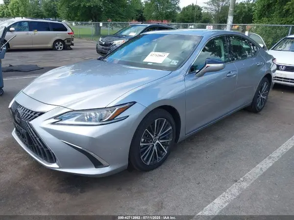 58ADZ1B18SU189435 2025 LEXUS ES - Image 2