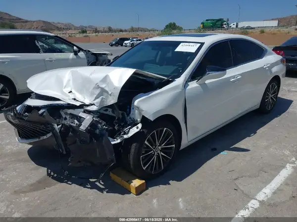 58ADZ1B18SU191864 2025 LEXUS ES - Image 2