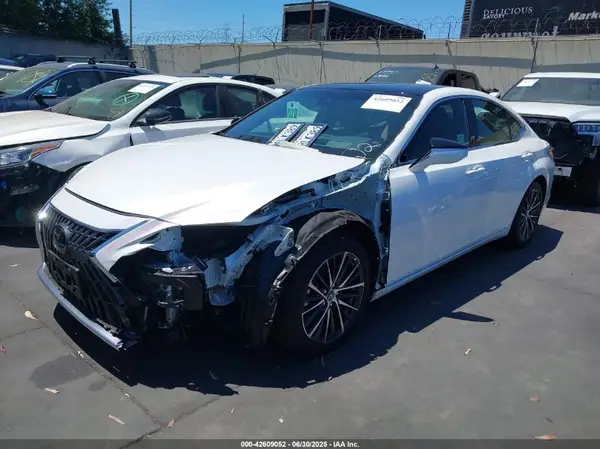 58ADZ1B18SU192321 2025 LEXUS ES - Image 2