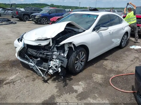 58ADZ1B19LU052635 2020 LEXUS ES - Image 2