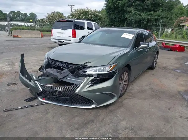 58ADZ1B19LU054823 2020 LEXUS ES - Image 2