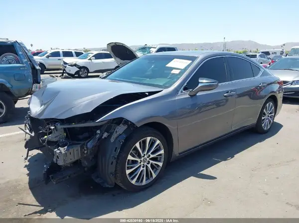 58ADZ1B19LU056460 2020 LEXUS ES - Image 2