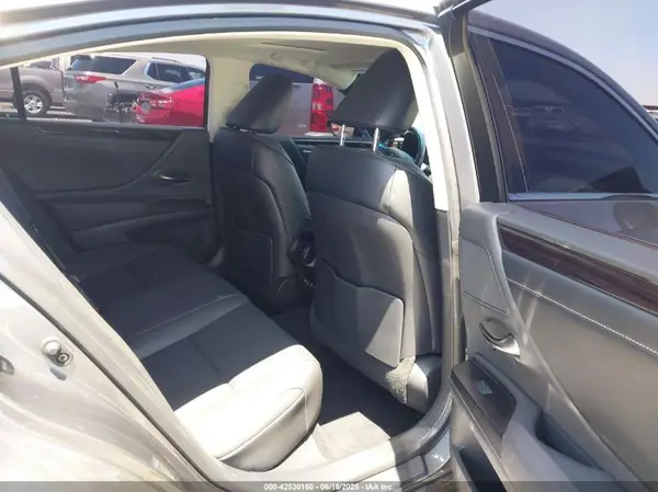 58ADZ1B19LU056460 2020 LEXUS ES - Image 8