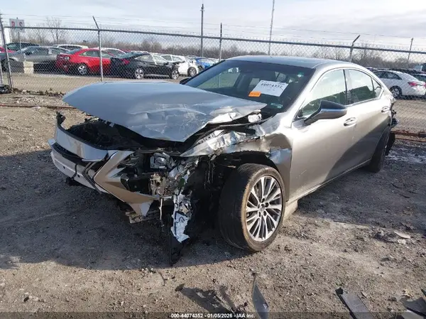 58ADZ1B19LU062713 2020 LEXUS ES - Image 2