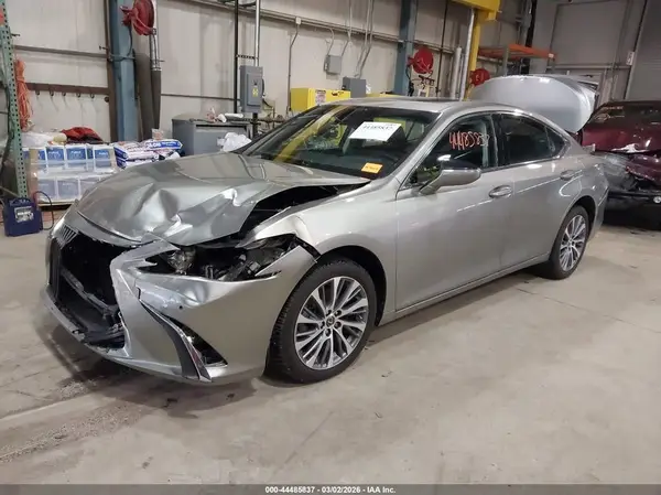 58ADZ1B19LU065899 2020 LEXUS ES - Image 2