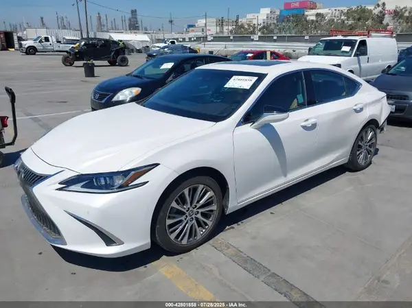 58ADZ1B19LU075154 2020 LEXUS ES - Image 2