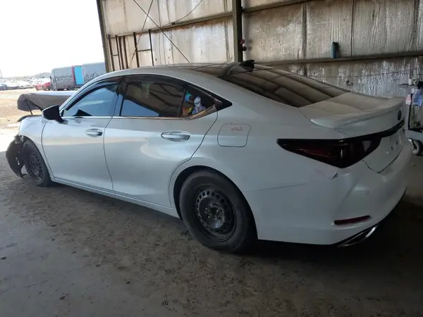58ADZ1B19MU084471 2021 LEXUS ES - Image 2