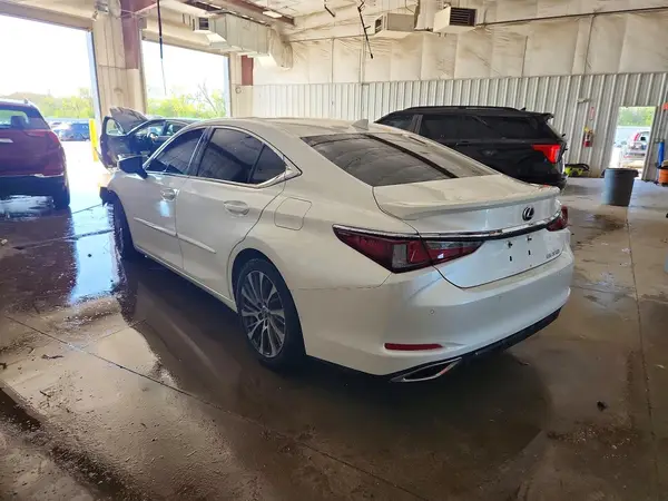 58ADZ1B19MU091291 2021 LEXUS ES - Image 2