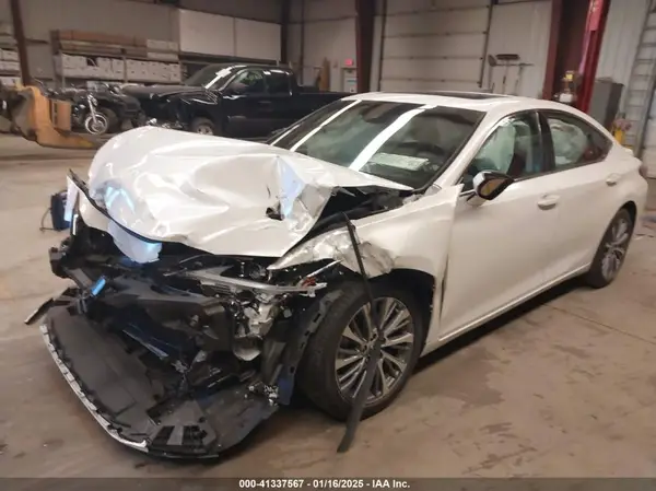 58ADZ1B19MU106694 2021 LEXUS ES - Image 2
