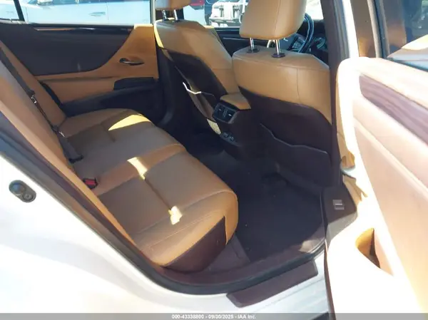 58ADZ1B19MU108557 2021 LEXUS ES - Image 8