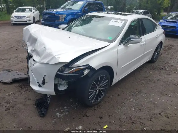 58ADZ1B19NU112075 2022 LEXUS ES - Image 2