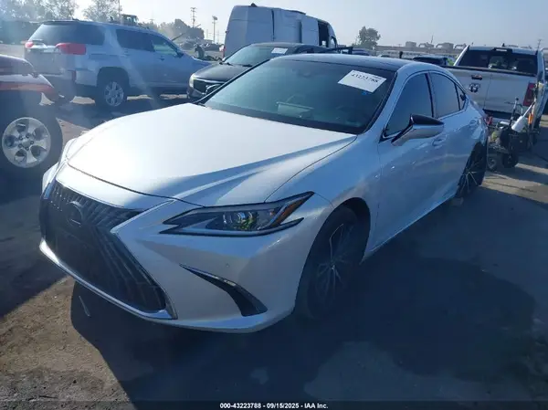 58ADZ1B19RU172203 2024 LEXUS ES - Image 2