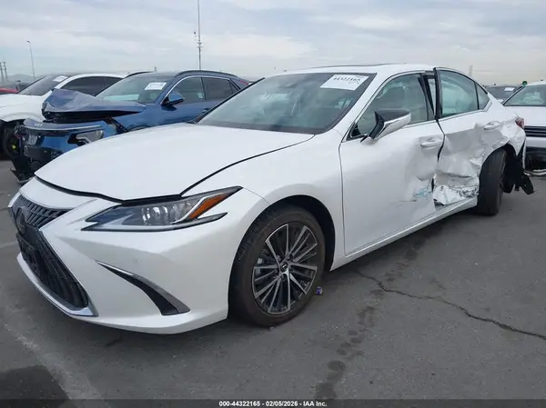 58ADZ1B19RU183363 2024 LEXUS ES - Image 2
