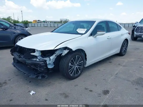 58ADZ1B19SU194790 2025 LEXUS ES - Image 2