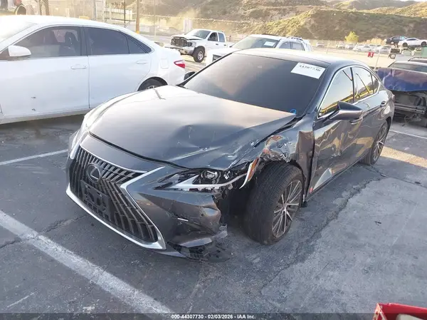 58ADZ1B19SU199455 2025 LEXUS ES - Image 2