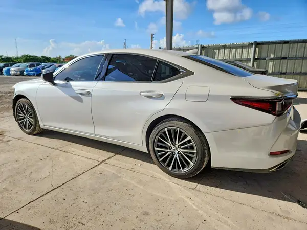 58ADZ1B19SU215959 2025 LEXUS ES - Image 2