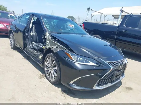 58ADZ1B1XLU057391 2020 LEXUS ES - Image 1