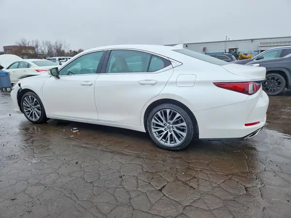 58ADZ1B1XLU060808 2020 LEXUS ES - Image 2