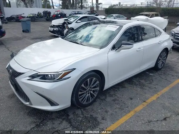 58ADZ1B1XLU063241 2020 LEXUS ES - Image 2