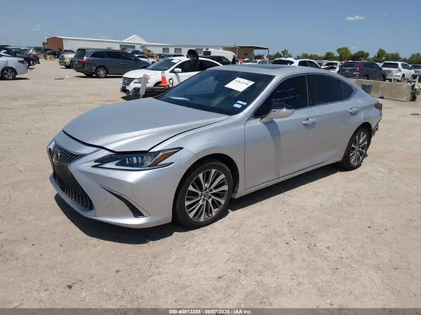 58ADZ1B1XLU077575 2020 LEXUS ES - Image 2