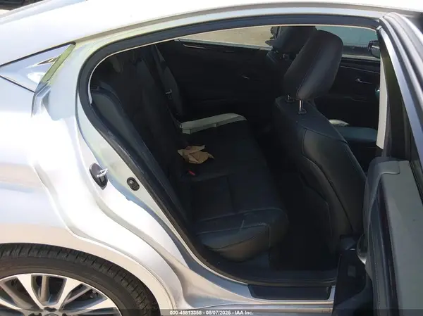 58ADZ1B1XLU077575 2020 LEXUS ES - Image 8