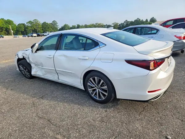58ADZ1B1XMU084916 2021 LEXUS ES - Image 2