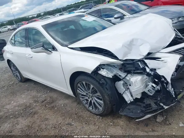 58ADZ1B1XMU085676 2021 LEXUS ES - Image 1