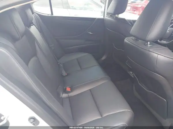 58ADZ1B1XMU085676 2021 LEXUS ES - Image 8