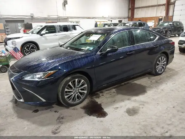 58ADZ1B1XMU087881 2021 LEXUS ES - Image 2