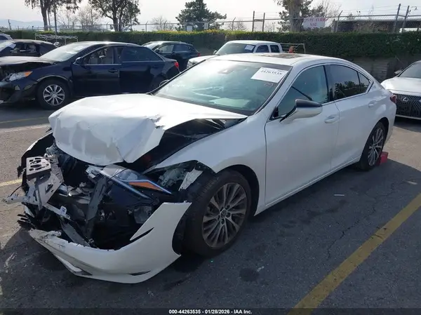 58ADZ1B1XMU088139 2021 LEXUS ES - Image 2