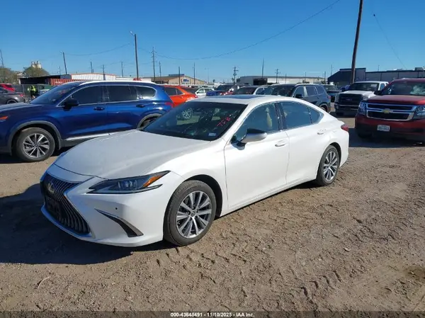 58ADZ1B1XMU088514 2021 LEXUS ES - Image 2