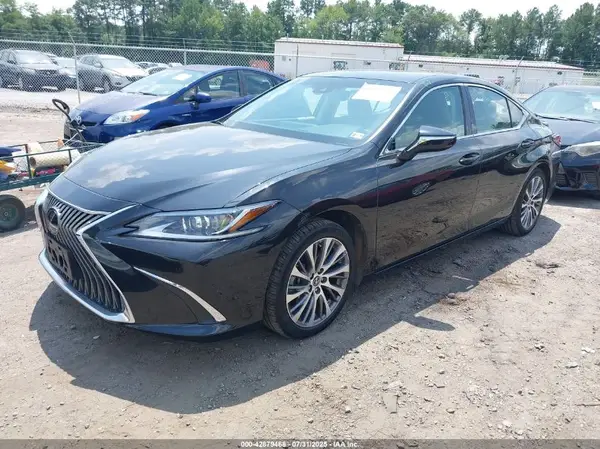 58ADZ1B1XMU095690 2021 LEXUS ES - Image 2