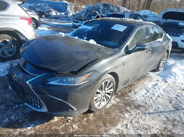 58ADZ1B1XMU103285 2021 LEXUS ES - Image 2