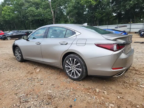 58ADZ1B1XMU106185 2021 LEXUS ES - Image 2