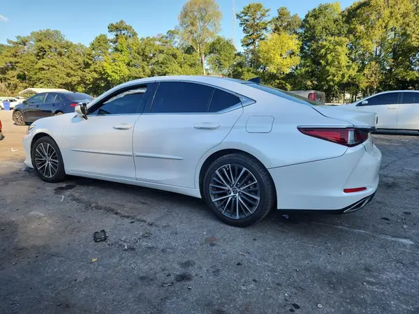 58ADZ1B1XNU114546 2022 LEXUS ES - Image 2