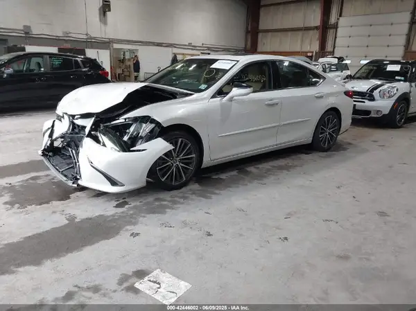 58ADZ1B1XNU115101 2022 LEXUS ES - Image 2