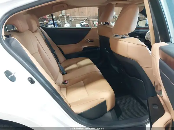 58ADZ1B1XNU115101 2022 LEXUS ES - Image 8