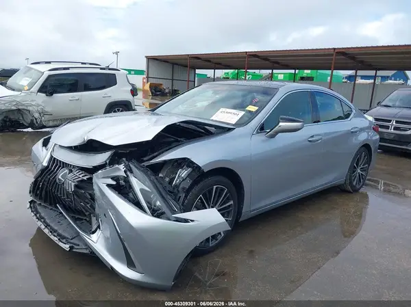 58ADZ1B1XNU120699 2022 LEXUS ES - Image 2