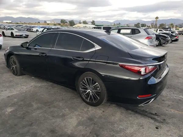 58ADZ1B1XNU121786 2022 LEXUS ES - Image 2