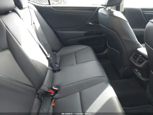 58ADZ1B1XNU124073 2022 LEXUS ES - Image 8