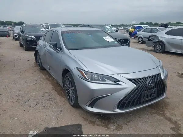 58ADZ1B1XNU125658 2022 LEXUS ES - Image 1