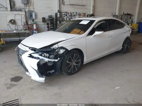 58ADZ1B1XNU133095 2022 LEXUS ES - Image 2