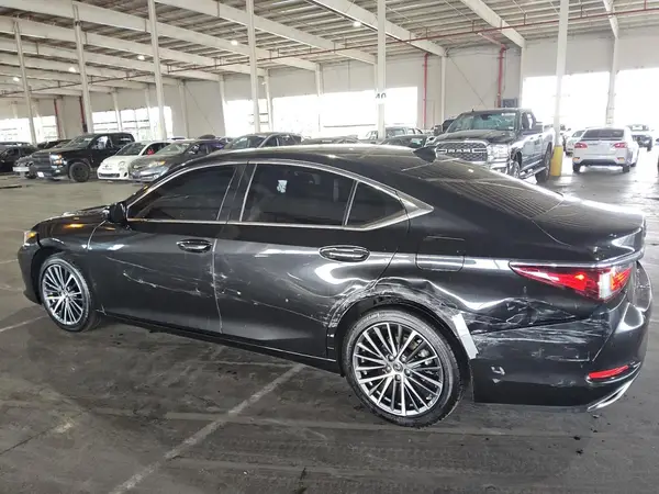 58ADZ1B1XPU143290 2023 LEXUS ES - Image 2