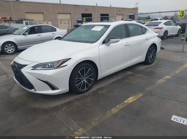 58ADZ1B1XPU151339 2023 LEXUS ES - Image 2